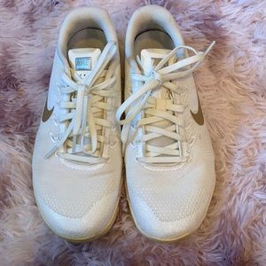 Nike women’s metcon sneaker